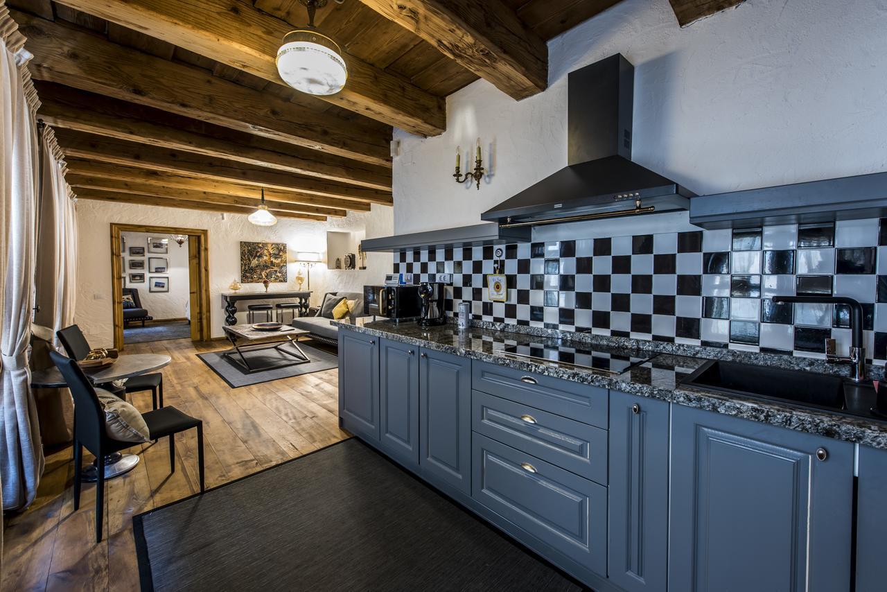 Aparthotel Casa Veche Braşov Esterno foto