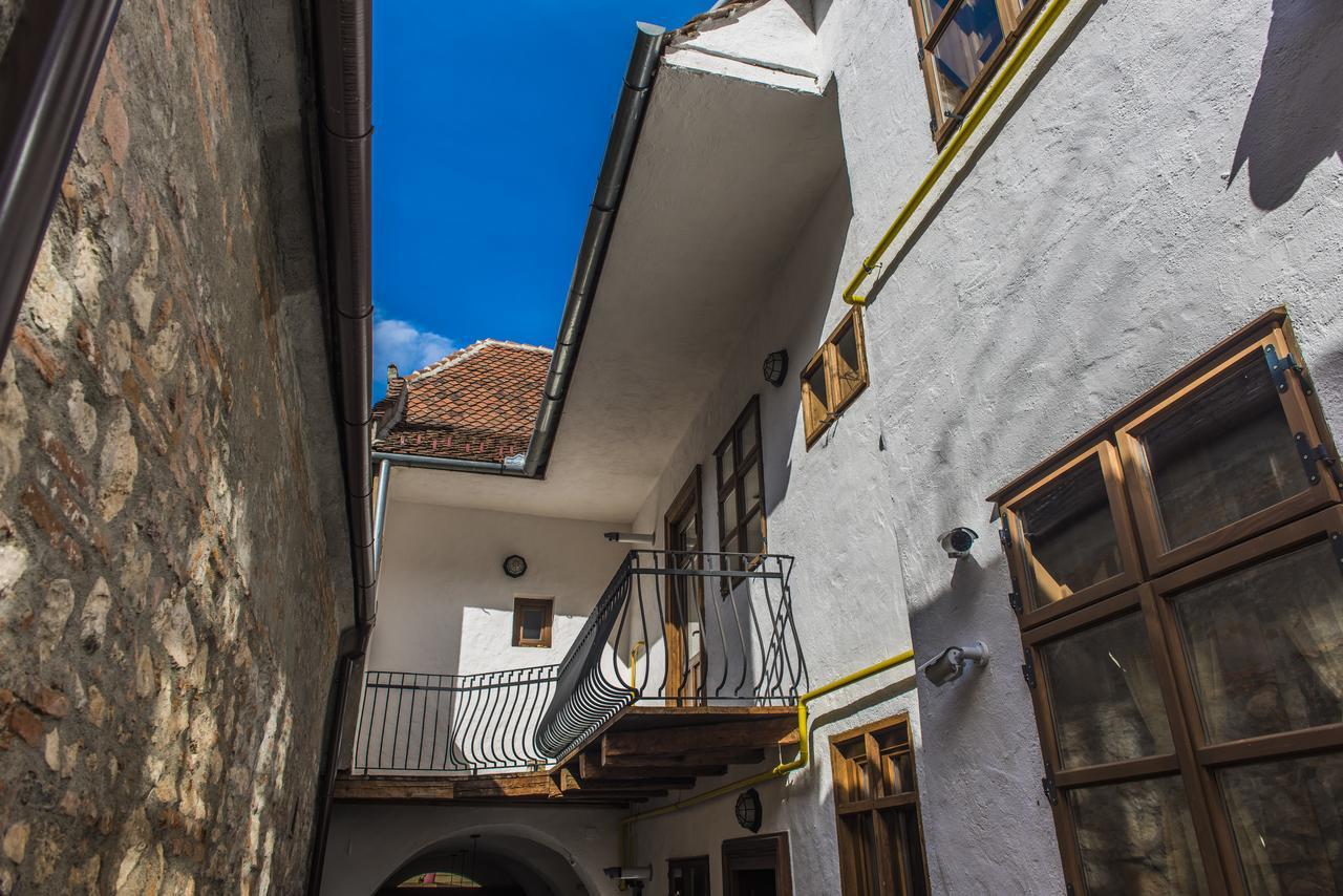 Aparthotel Casa Veche Braşov Esterno foto